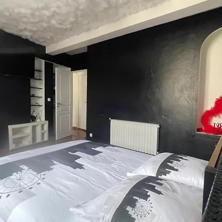 Spacieux A 65 M² Avec Balcon Vue Sur La Apartament