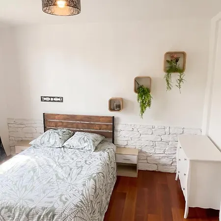 Spacieux A 65 M² Avec Balcon Vue Sur La Apartament